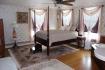 queen bed w/private bath